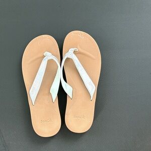 Sanuk Women’s White Strap Tan Footbed Sandals